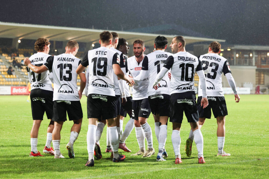 DZIEŃ MECZOWY: Znicz Pruszków – Puszcza Niepołomice 0:3 DZIEŃ MECZOWY: Znicz Pruszków – Puszcza Niepołomice 0:3